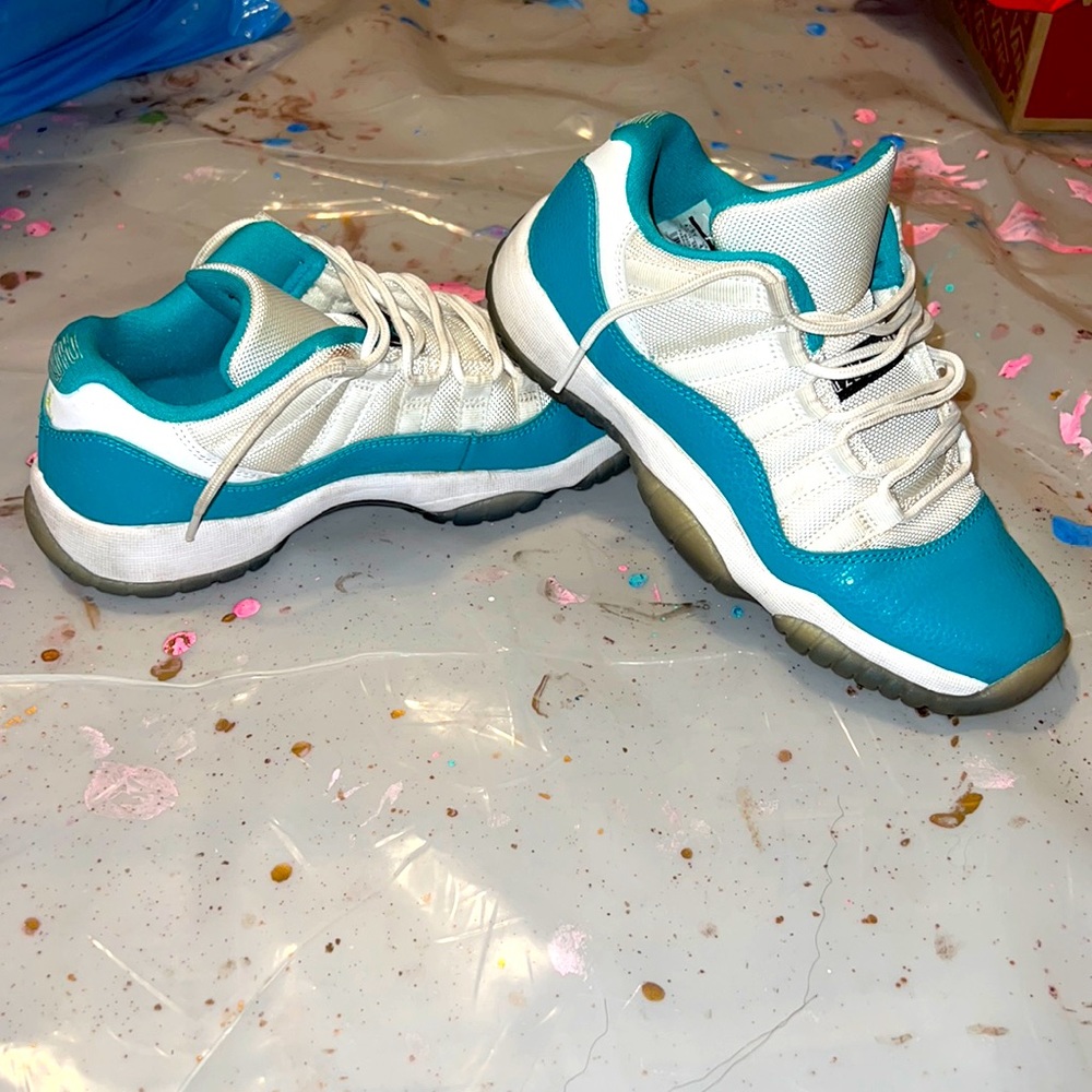 Air Jordan Low 11’s GRADESCHOOL